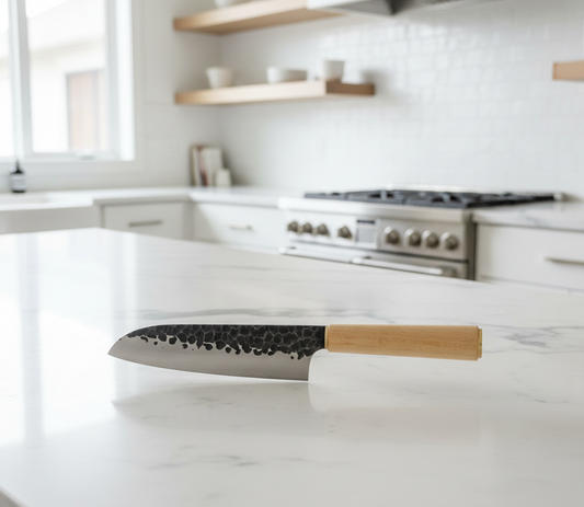 Couteau Santoku Japonais – Kensei Kaizen Acier VG10 • Lame martelée